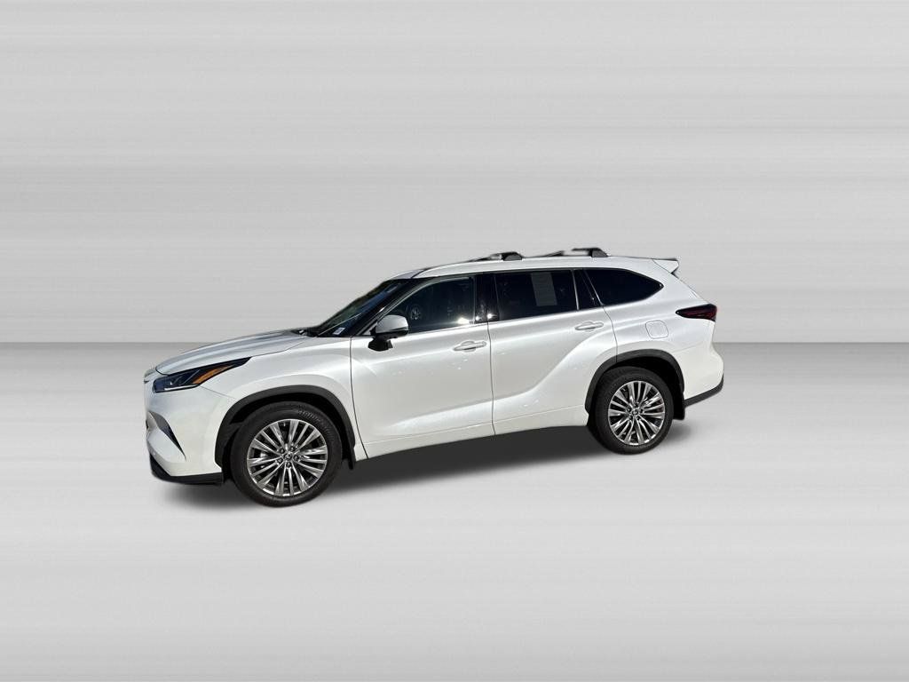 Used 2024 Toyota Highlander Platinum AWD/4WD image 10