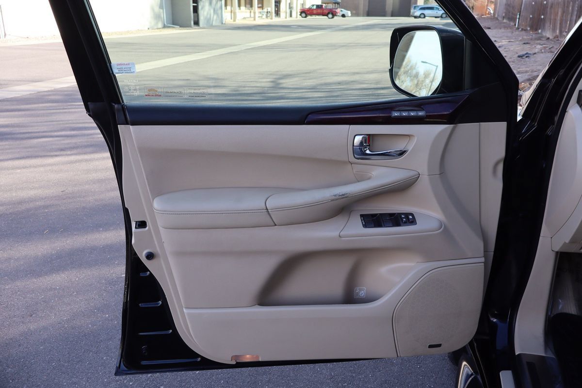 Used 2011 Lexus LX 570 4WD w/ Luxury Pkg image 23