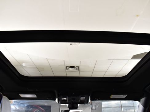 Used 2022 GMC Yukon Denali w/ Denali Ultimate Package image 29