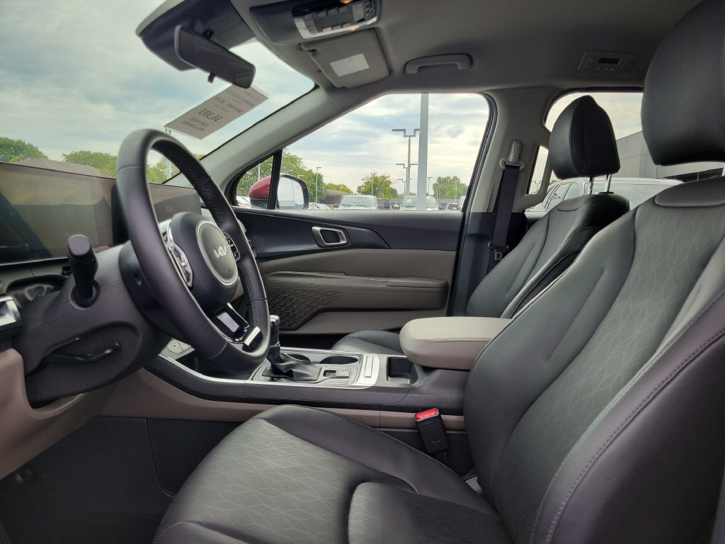 Used 2026 Kia Carnival FWD image 18