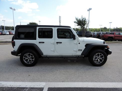 Used 2025 Jeep Wrangler Unlimited Sport AWD/4WD image 4