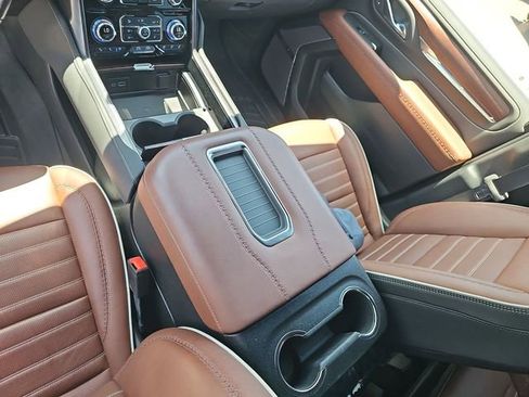 Used 2023 GMC Yukon XL Denali Ultimate AWD/4WD image 24