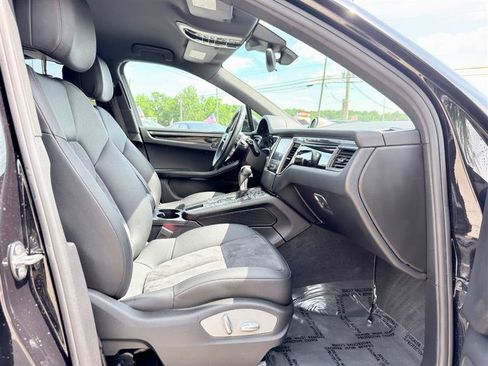 Used 2018 Porsche Macan AWD/4WD image 29