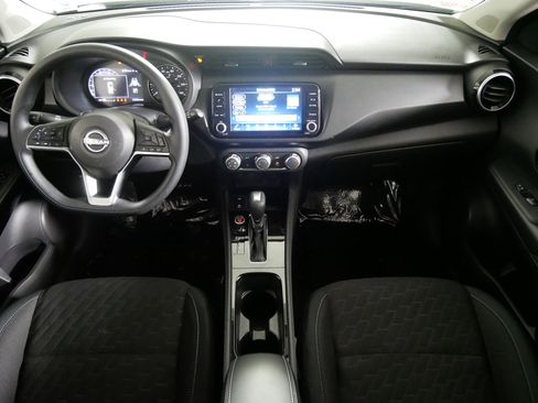 Used 2024 Nissan Kicks SV image 10