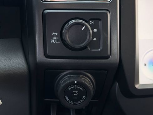 Used 2019 Ford F150 XLT w/ Equipment Group 302A Luxury AWD/4WD image 21