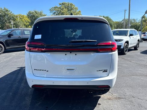 New 2026 Chrysler Pacifica Limited w/ S Appearance Package image 4