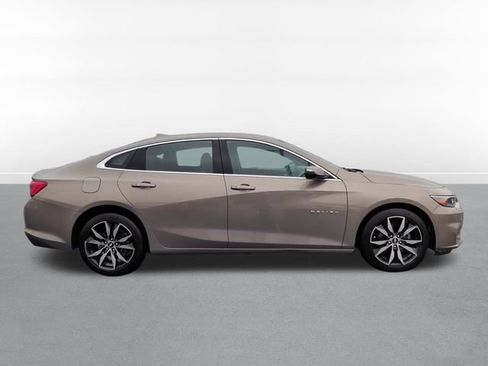 Used 2017 Chevrolet Malibu LT w/ Driver Confidence Package FWD image 4
