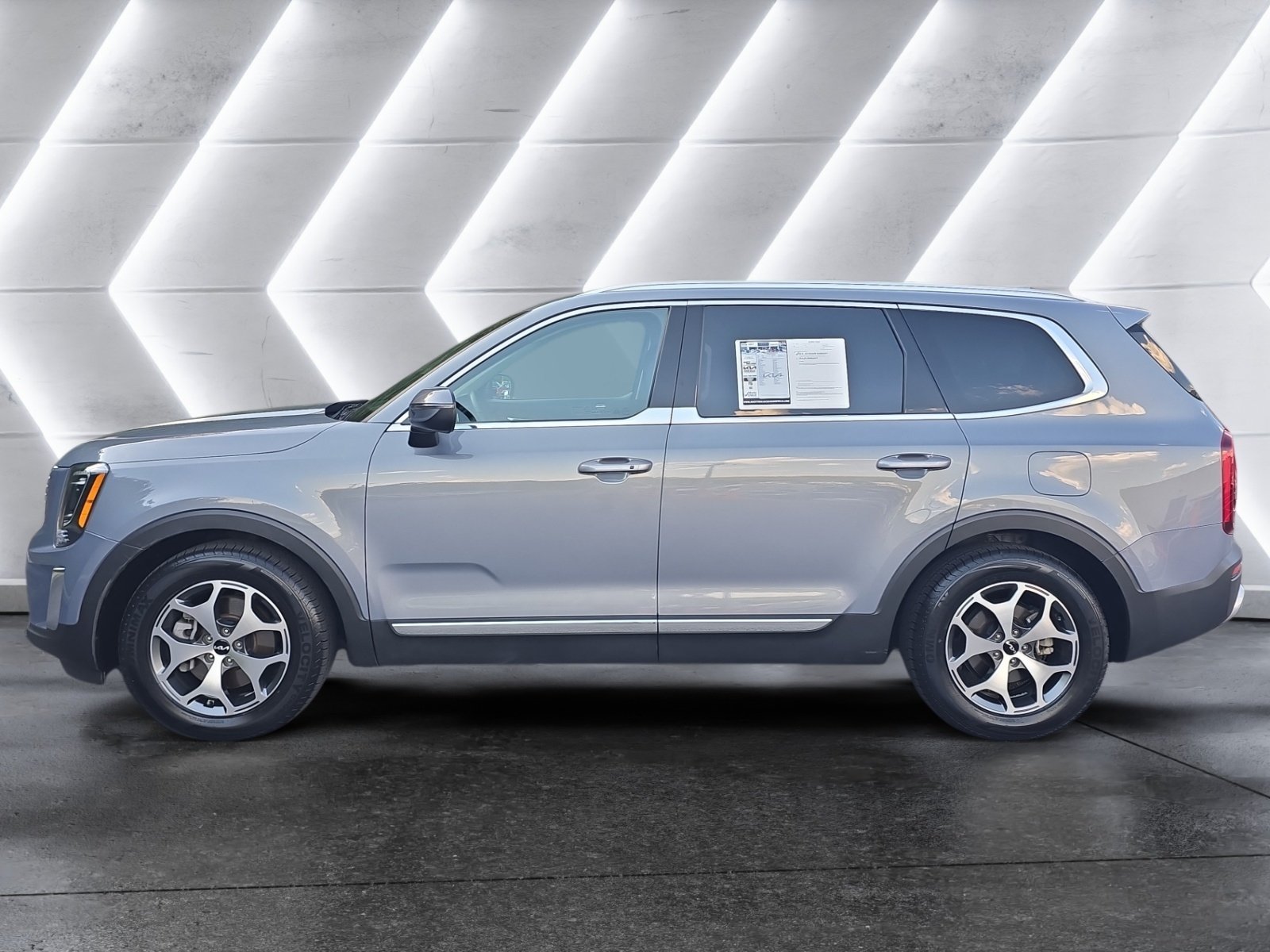 Used 2022 Kia Telluride EX AWD/4WD image 2