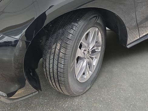 Certified 2024 Toyota Sienna XLE FWD image 29