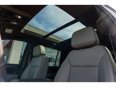 Used 2023 GMC Yukon XL SLT image 11