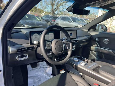 Certified 2025 Genesis GV60 Advanced AWD/4WD image 20