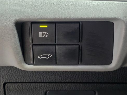 Used 2022 Toyota Highlander XLE FWD image 34