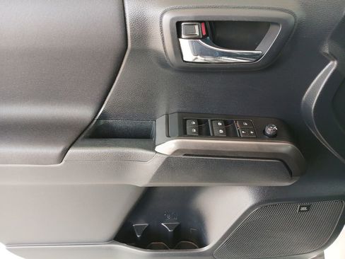 Used 2019 Toyota Tacoma TRD Off-Road image 24