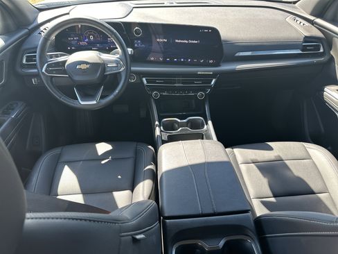 Used 2025 Chevrolet Traverse LT image 23