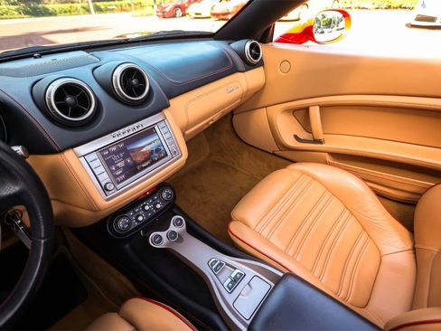 Certified 2014 Ferrari California image 31