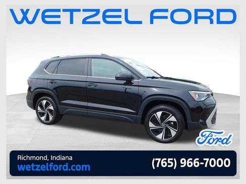 Used 2025 Volkswagen Taos SE AWD/4WD image 1
