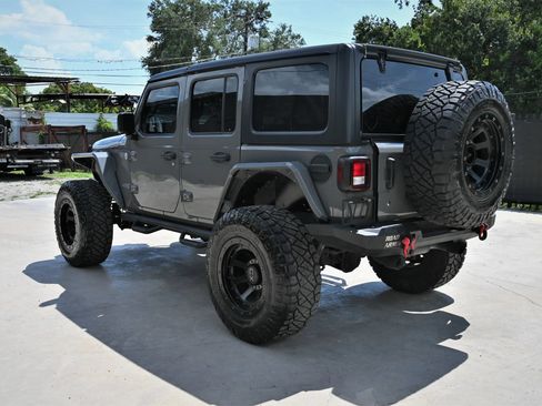 Used 2019 Jeep Wrangler Unlimited Sahara AWD/4WD image 4
