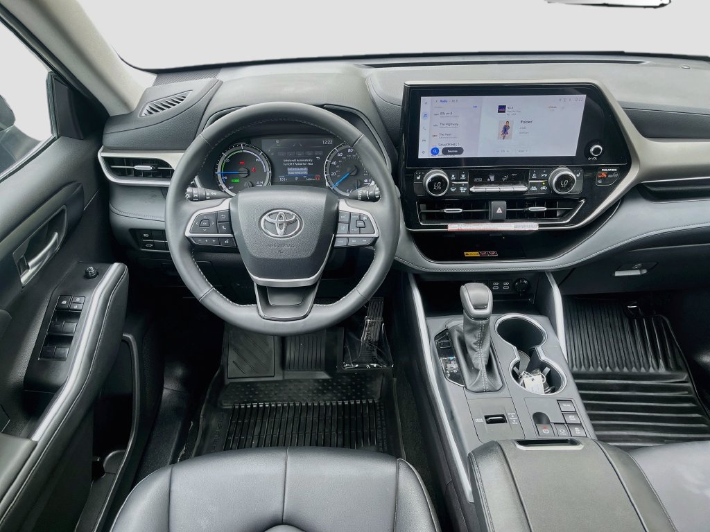 Used 2025 Toyota Highlander XLE AWD/4WD image 23