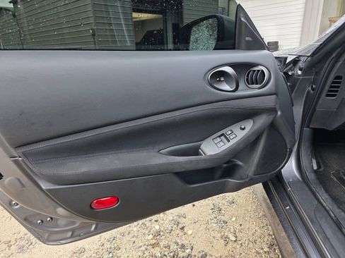Used 2025 Nissan Z Sport w/ Floor Mat Package image 14