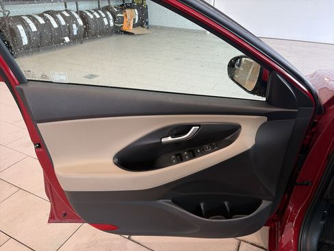 Used 2020 Hyundai Elantra GT FWD image 12