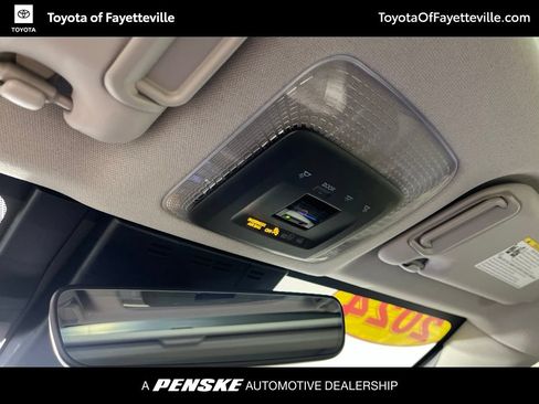 Used 2024 Toyota Prius XLE FWD image 29