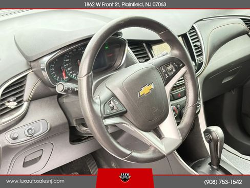Used 2019 Chevrolet Trax LT w/ LT Convenience Package FWD image 20