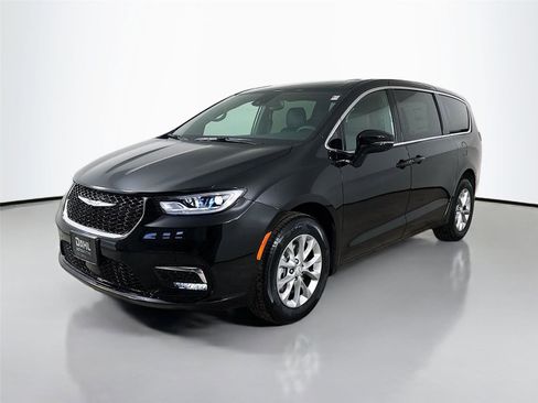 New 2026 Chrysler Pacifica Select image 3