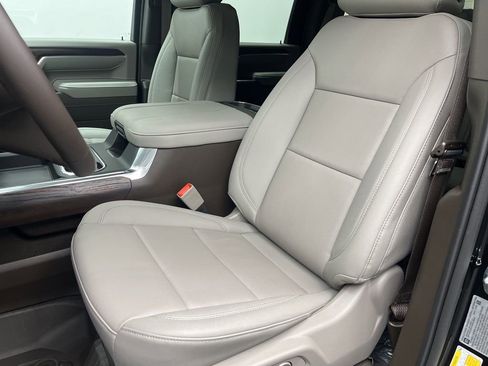 New 2026 GMC Sierra 2500 SLT w/ SLT Premium Package image 8