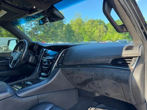 Used 2017 Cadillac Escalade Platinum AWD/4WD image 21