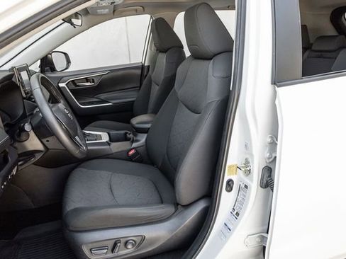 Used 2022 Toyota RAV4 XLE w/ Convenience Package AWD/4WD image 12