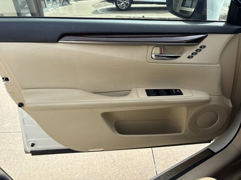 Used 2014 Lexus ES 350 w/ Luxury Package image 14