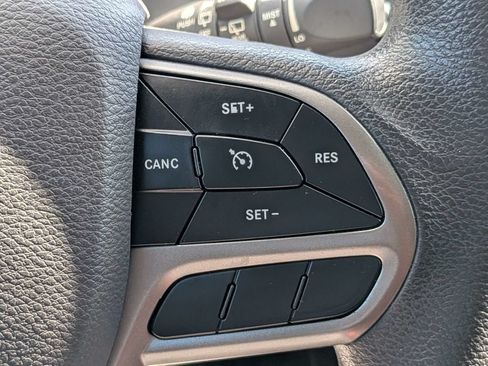 Used 2019 Jeep Cherokee Latitude w/ Popular Appearance Group FWD image 25