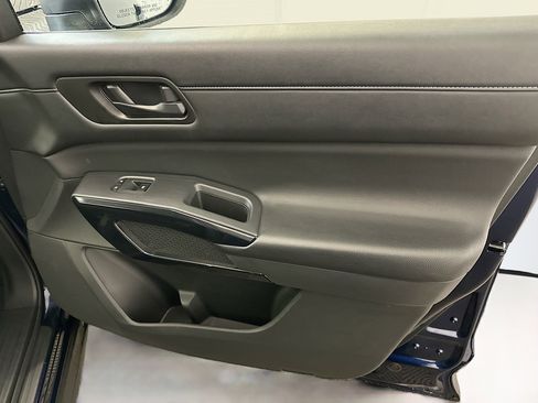 Used 2024 Nissan Pathfinder SV image 33