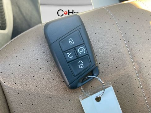 Used 2023 Volkswagen Tiguan SE AWD/4WD image 22