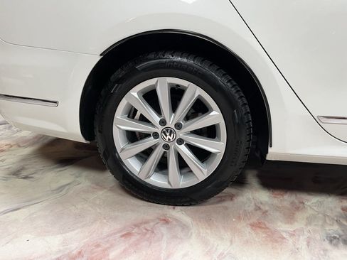 Used 2013 Volkswagen Passat 2.5 SEL Premium FWD image 32