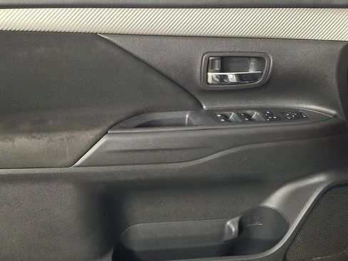 Used 2018 Mitsubishi Outlander ES AWD/4WD image 14
