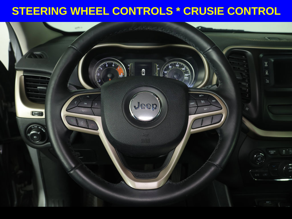Used 2017 Jeep Cherokee Latitude AWD/4WD image 3