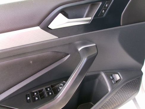 Used 2024 Volkswagen Jetta SE image 13