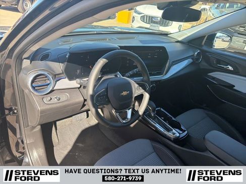 Used 2025 Chevrolet Trax LT w/ LT Convenience Package image 15