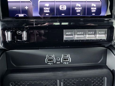 New 2026 RAM 2500 Laramie AWD/4WD image 9