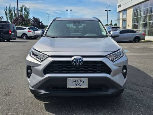 Used 2021 Toyota RAV4 XLE AWD/4WD image 2