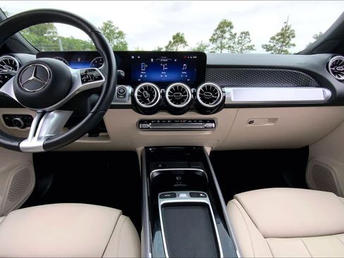Used 2024 Mercedes-Benz GLB 250 image 15