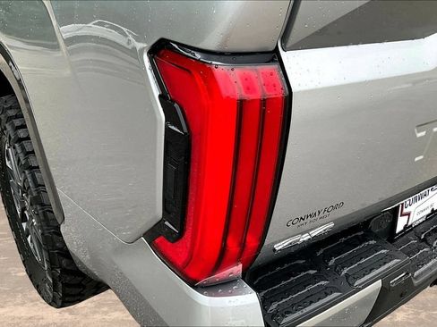 Used 2025 Toyota Tundra Limited AWD/4WD image 26