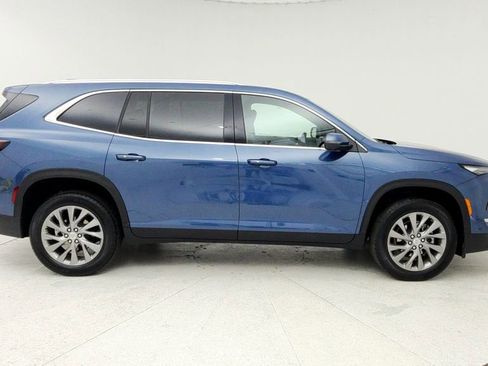 Certified 2025 Buick Enclave Preferred image 9