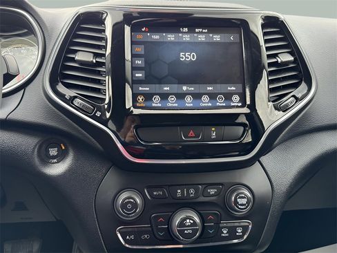 Used 2022 Jeep Cherokee Limited image 14