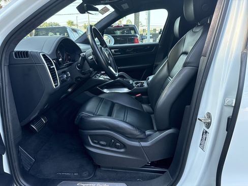 Used 2022 Porsche Cayenne Turbo AWD/4WD image 15