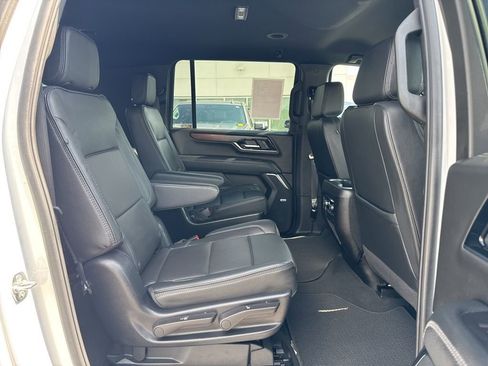 Used 2025 GMC Yukon XL Denali AWD/4WD image 27
