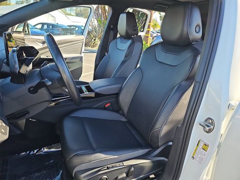 Used 2023 Volkswagen ID.4 S image 15