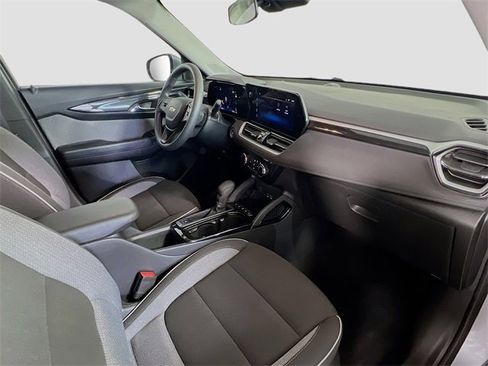 Used 2024 Chevrolet TrailBlazer LT image 24