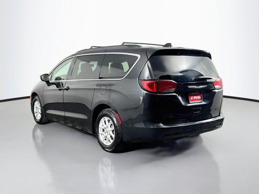 Used 2020 Chrysler Voyager Lxi FWD image 3